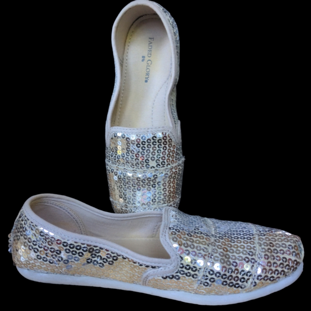❤️ Faded Glory Silver Sequin flats 8 1/2